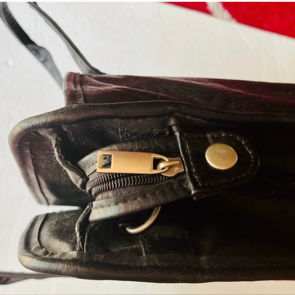 VINTAGE BLACK LEATHER BRIEFCASE/LAPTOP BAG w/DOUBLE TOP HANDLES & POCKETS 16x11 - Picture 4 of 9